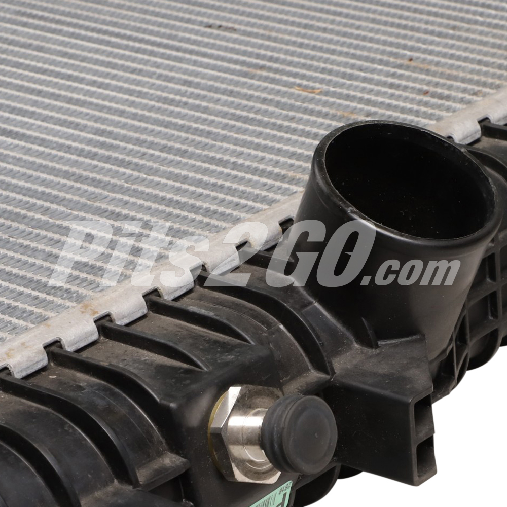 Radiador para Tractocamión, Marca Volvo, compatible con VNM image number 3